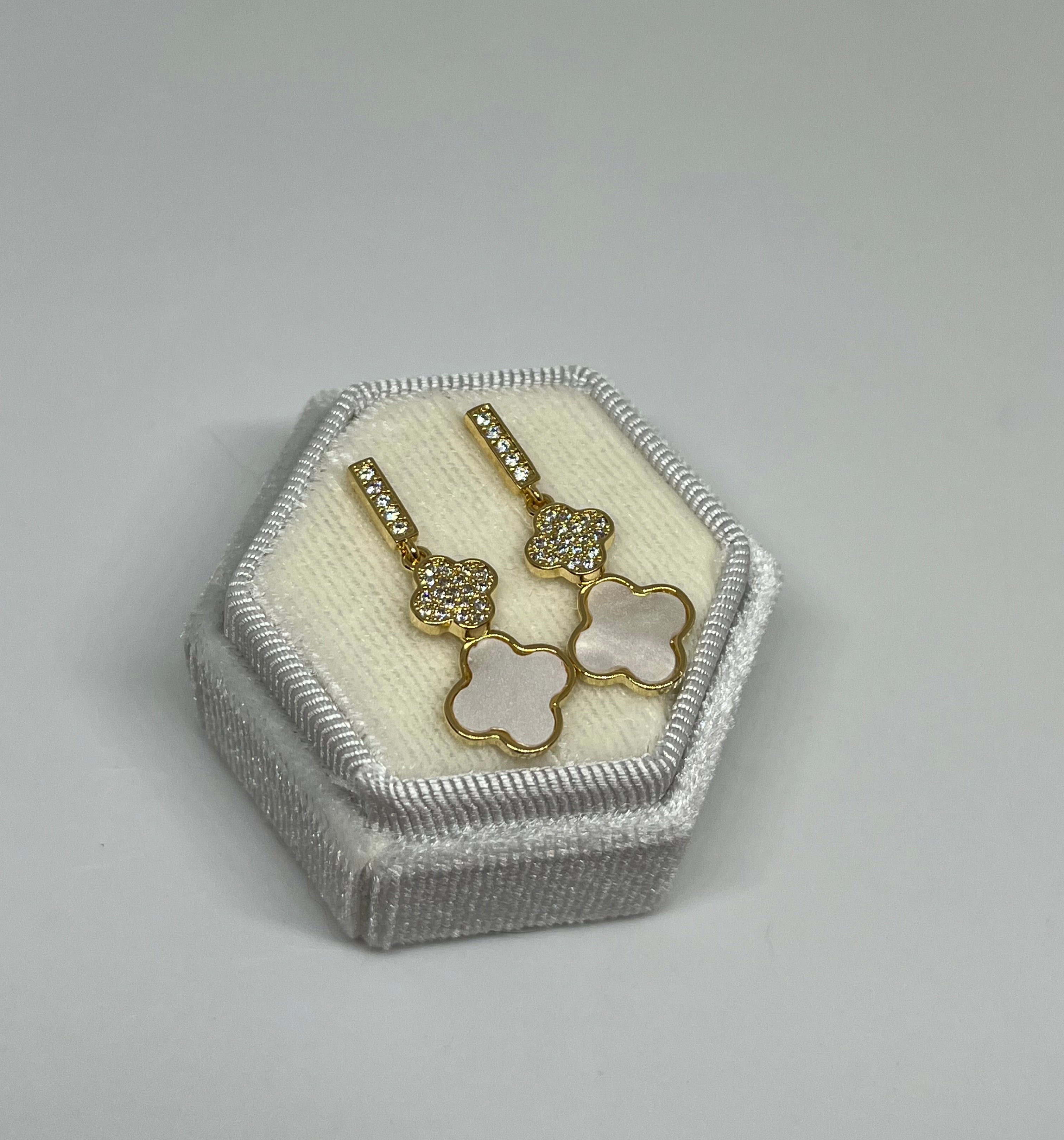 Brinco Trevo Pérola