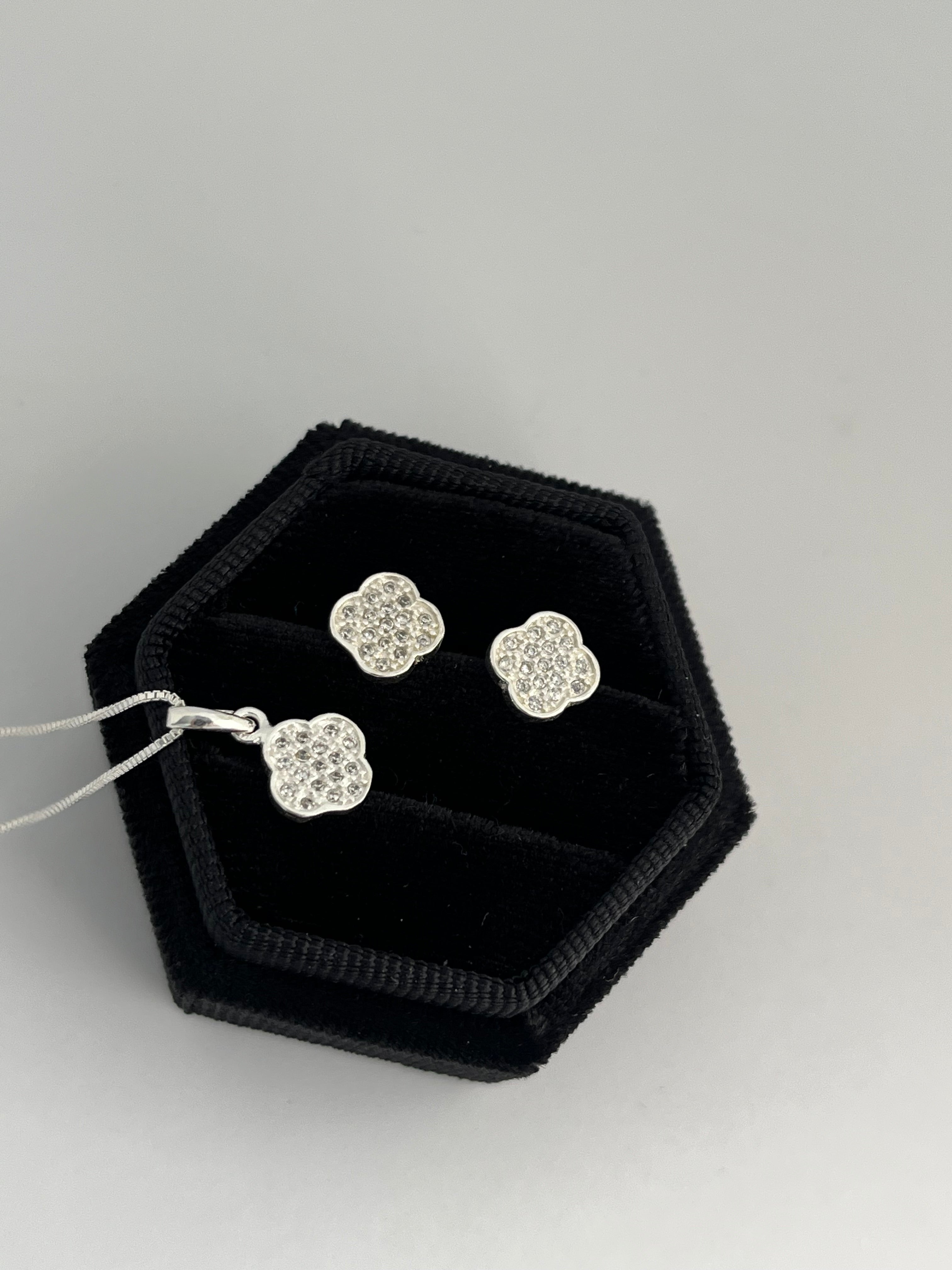 Conjunto Trevo Cravejado