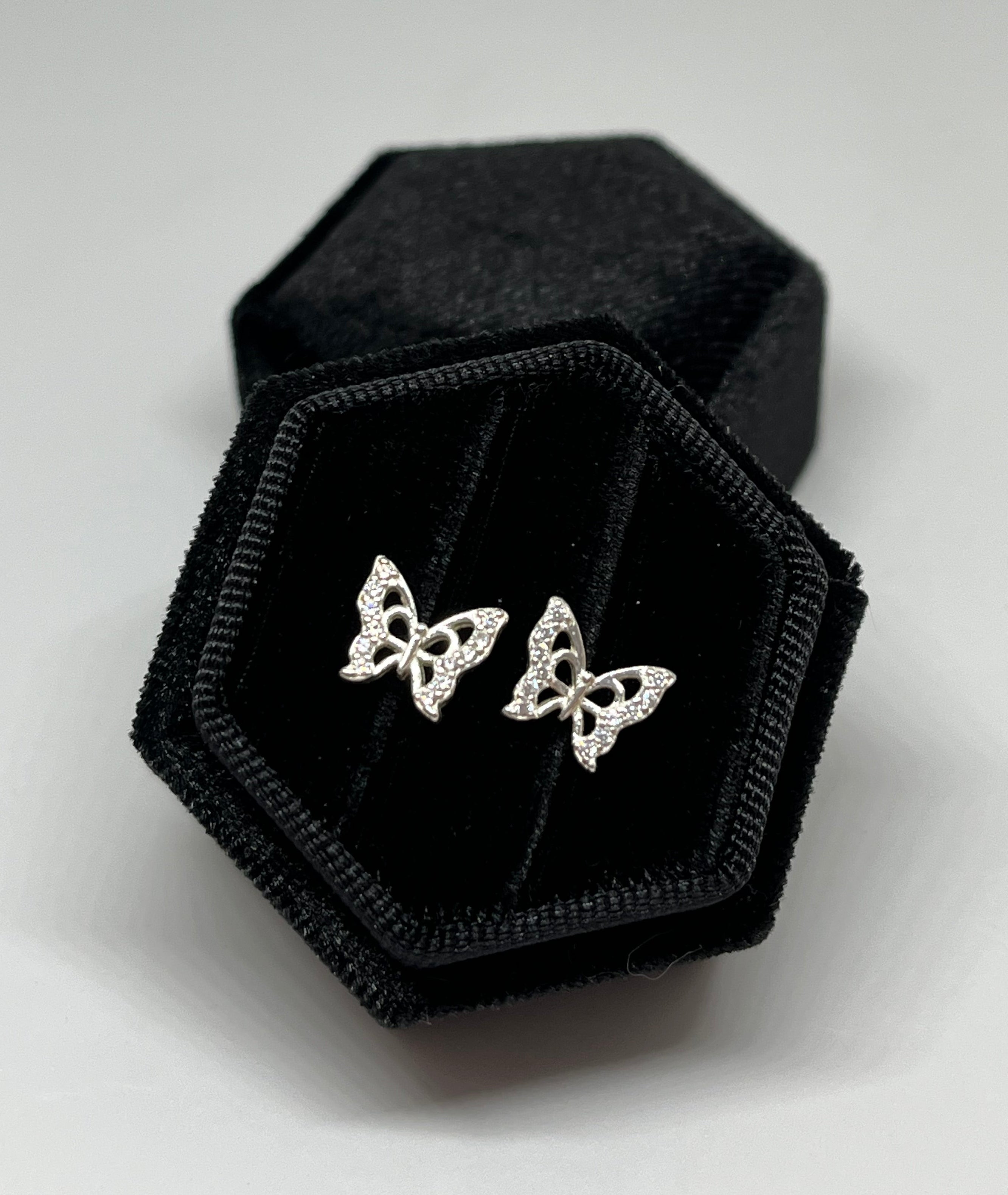 Brinco Borboleta Cravejado