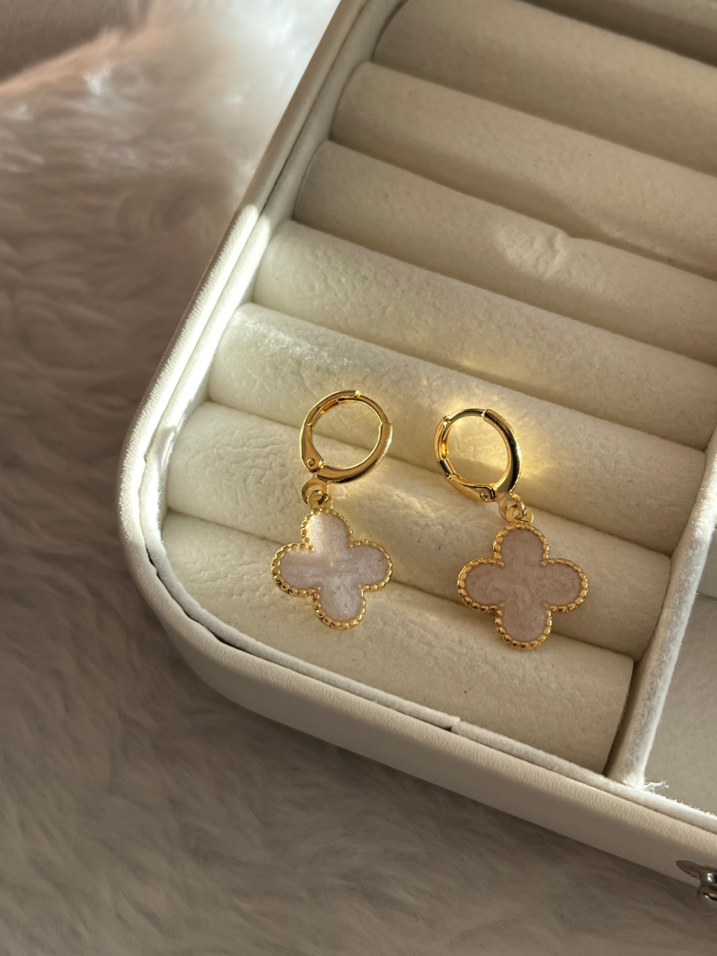 Brinco Trevo Pérola