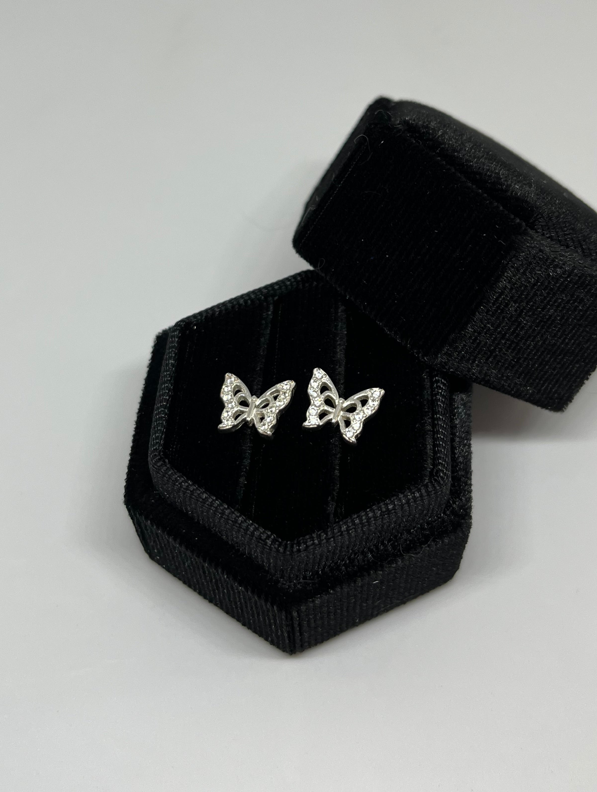 Brinco Borboleta Cravejado