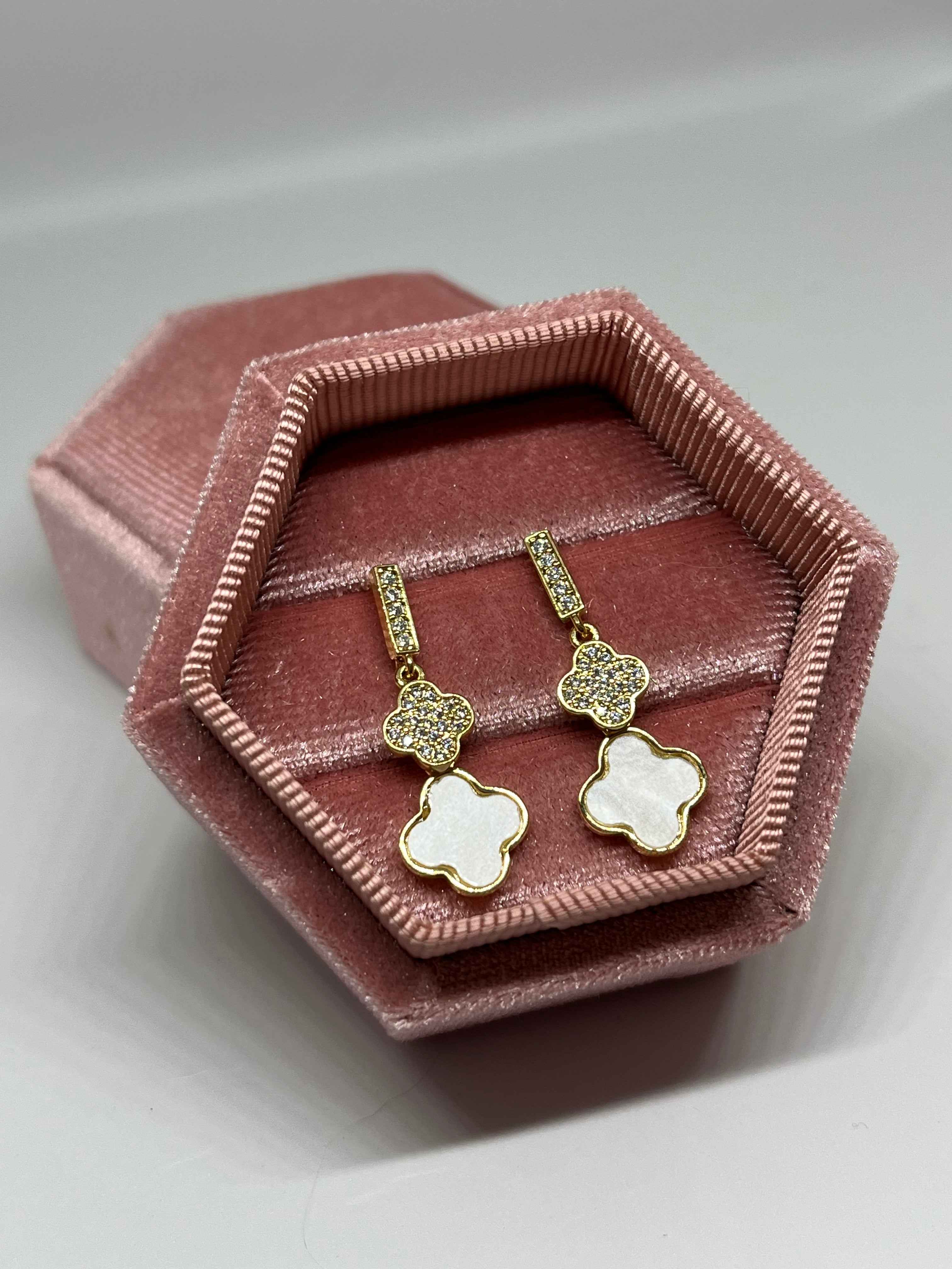 Brinco Trevo Pérola